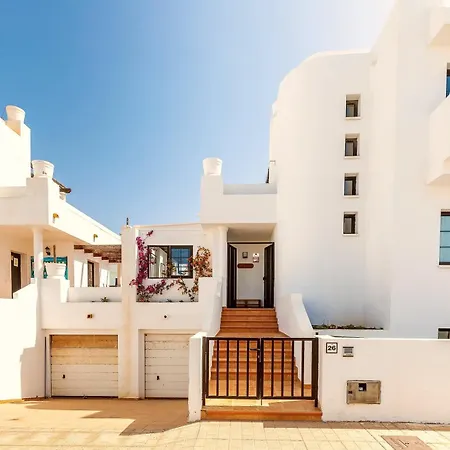 Solana - Private Pool & Rooftop Near The * 코라레호